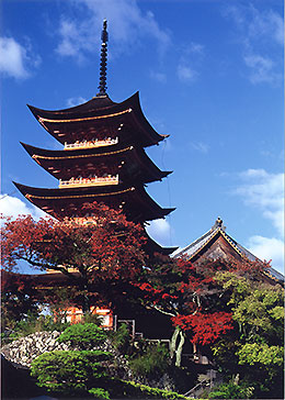 五重塔と紅葉
