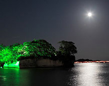 Moon Viewing at Kanrantei